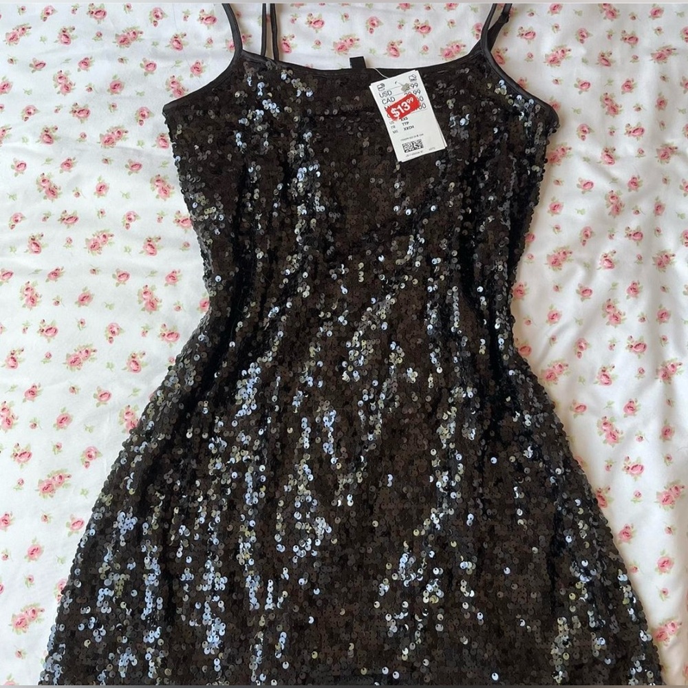 Brand new H&M sparking dress 🖤